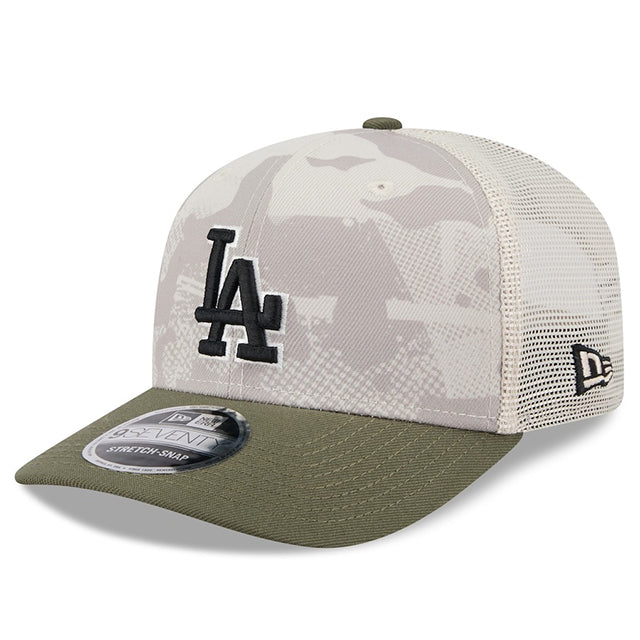 海外取寄 ニューエラ キャップ 9SEVENTY ロサンゼルス ドジャース 2025 MLB ARMED FORCES STARS N STRIPES STRETCH MESH SNAPBACK CAP LT BEIGE OLIVE