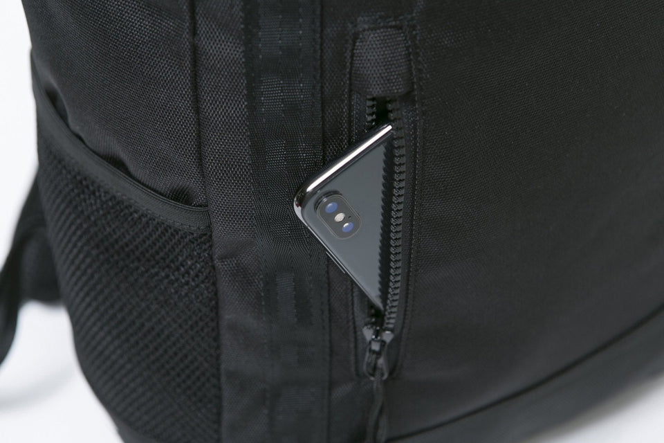 ニューエラ ボックスパック 25L BOX PACK PRINT LOGO OUTLINE MIDIUM BLACK