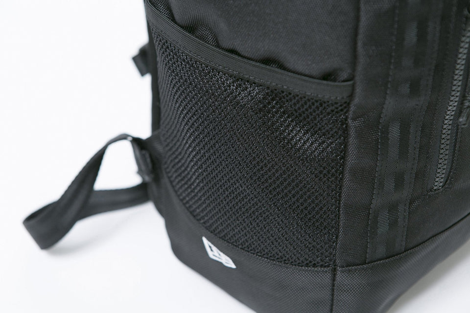 ニューエラ ボックスパック 25L BOX PACK PRINT LOGO OUTLINE MIDIUM BLACK