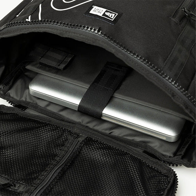 ニューエラ ボックスパック 32L BOX PACK PRINT LOGO OUTLINE BLACK
