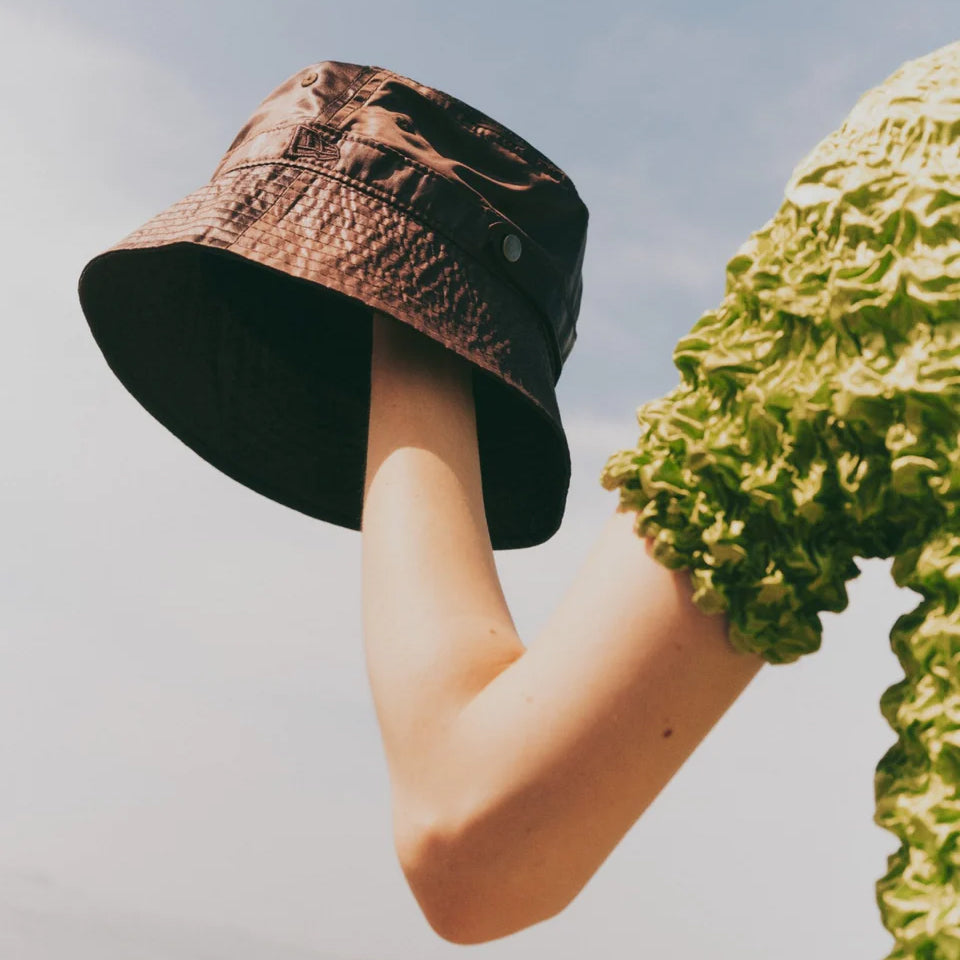 ニューエラ セーラーブリム バケットハット SOFTNESS OF THE DIRECTED BY KEIKO HITOTSUYAMA SAILOR BRIM BUCKET-01 HAT BROWN