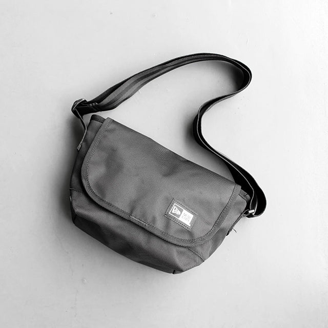 ニューエラ ショルダーバッグ ミニ 3.5L SHOULDER BAG MINI BLACK