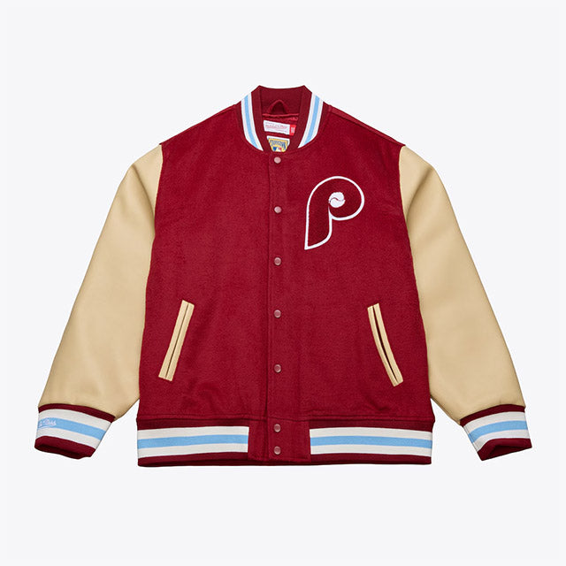 海外取寄 ミッチェル&ネス スタジアムジャケット フィラデルフィア フィリーズ MLB TEAM TRADITIONS VARSITY FULL-SNAP JACKET BURGUNDY-TAN