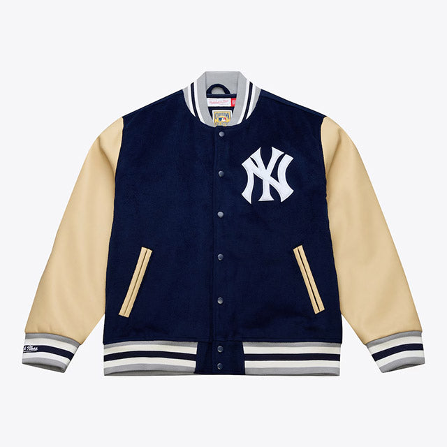 海外取寄 ミッチェル&ネス スタジアムジャケット ニューヨーク ヤンキース MLB TEAM TRADITIONS VARSITY FULL-SNAP JACKET NAVY-TAN
