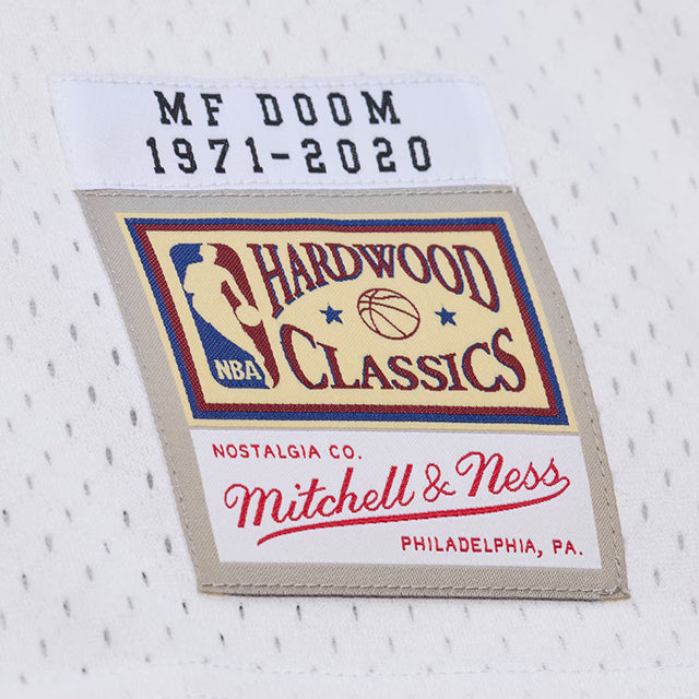MF DOOMコラボ 海外取寄 ミッチェルアンドネス ユニフォームジャージー ニューヨーク ニックス A NEW YORK STORY FASHION JERSEY WHITE