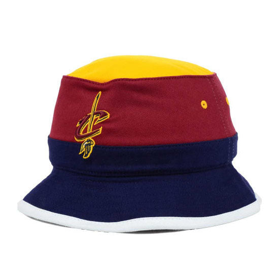 ミッチェル&ネス バケットハット クリーブランド キャバリアーズ COLOR-BLOCK BUCKET HAT BURGUNDY-NAVY-GOLD