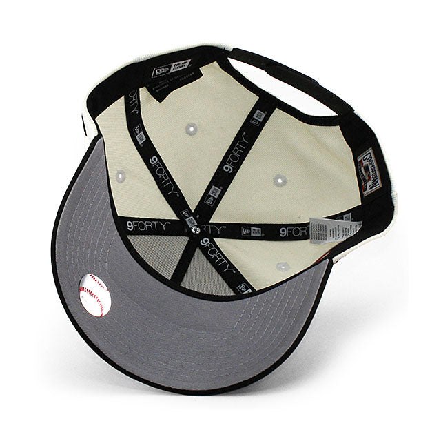 ニューエラ キャップ 9FORTY ニューヨーク ヤンキース MLB CUPID 2000 WORLD SERIES SUBWAY SERIES GREY BOTTOM A-FRAME SNAPBACK CAP CREAM