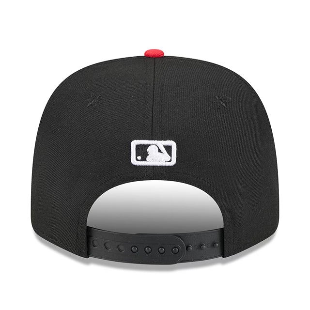 海外取寄 シティコネクト ニューエラ キャップ 9SEVENTY シカゴ ホワイトソックス MLB CITY CONNECT ALTERNATE STRETCH SNAPBACK CAP BLACK-RED