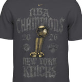 53年振りNBAファイナル優勝 海外取寄 ナイキ Tシャツ ニューヨーク ニックス 2026 NBA FINALS CHAMPIONS LIMITED EDITION LOCKER ROOM T-SHIRT GREY