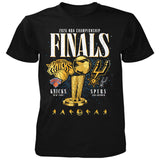 NBAファイナルモデル 海外取寄 サンアントニオ スパーズ vs ニューヨーク ニックス Tシャツ 2026 NBA FINALS MATCHUP TROPHY T-SHIRT BLACK