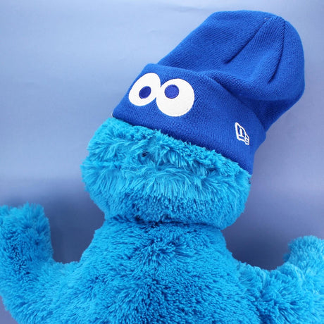 子供用 ニューエラ ニットビーニーキャップ セサミストリート YOUTH COOKIE MONSTER FACE BASIC CUFF KNIT BEANIE CAP BLUE