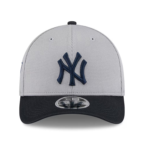 ニューエラ キャップ 9FORTY M-CROWN スナップバック ニューヨーク ヤンキース MLB 2025 MLB SPRING TRAINING SNAPBACK CAP GREY-NAVY