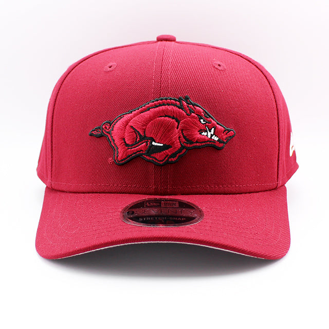 ニューエラ キャップ 9SEVENTY ストレッチ スナップバック アーカンソー レイザーバックス NCAA STRETCH SNAPBACK CAP CARDINAL