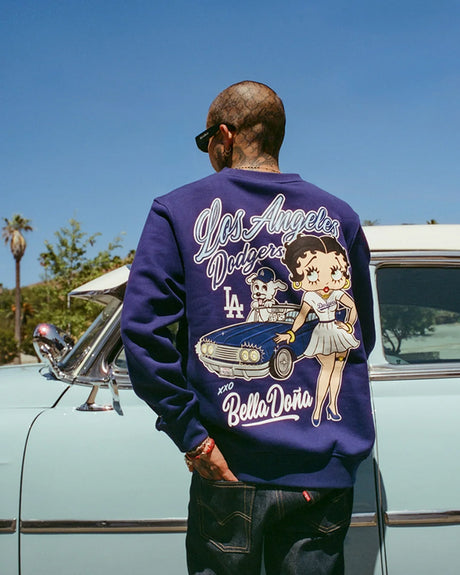 海外取寄 ニューエラ スウェットシャツ ロサンゼルス ドジャース ベラ ドーニャ BETTY BOOP CAR SWEATSHIRT ROYAL BLUE