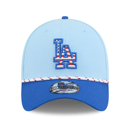 海外取寄 独立記念日モデル ニューエラ キャップ 39THIRTY ロサンゼルス ドジャース 2025 MLB JULY 4TH STARS N STRIPES FLEX FIT LIGHT BLUE