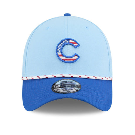 海外取寄 独立記念日モデル ニューエラ キャップ 39THIRTY シカゴ カブス 2025 MLB JULY 4TH STARS N STRIPES FLEX FIT LIGHT BLUE