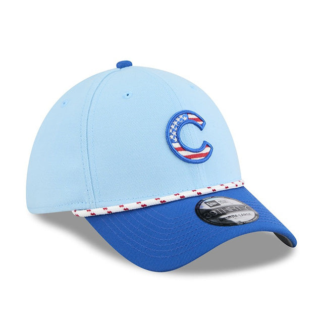 海外取寄 独立記念日モデル ニューエラ キャップ 39THIRTY シカゴ カブス 2025 MLB JULY 4TH STARS N STRIPES FLEX FIT LIGHT BLUE