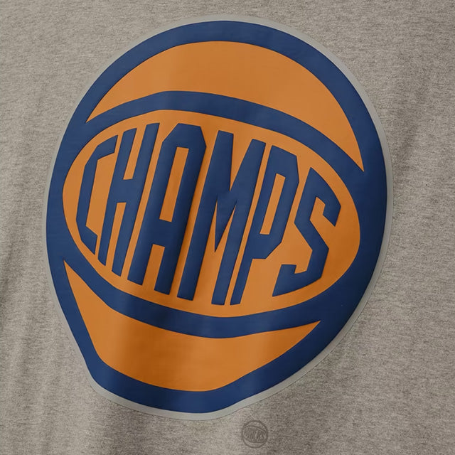 海外取寄 フィアーオブゴッド エッセンシャルズ Tシャツ ニューヨーク ニックス 2026 NBA FINALS CHAMPIONS MERCH T-SHIRT HEATHER GREY