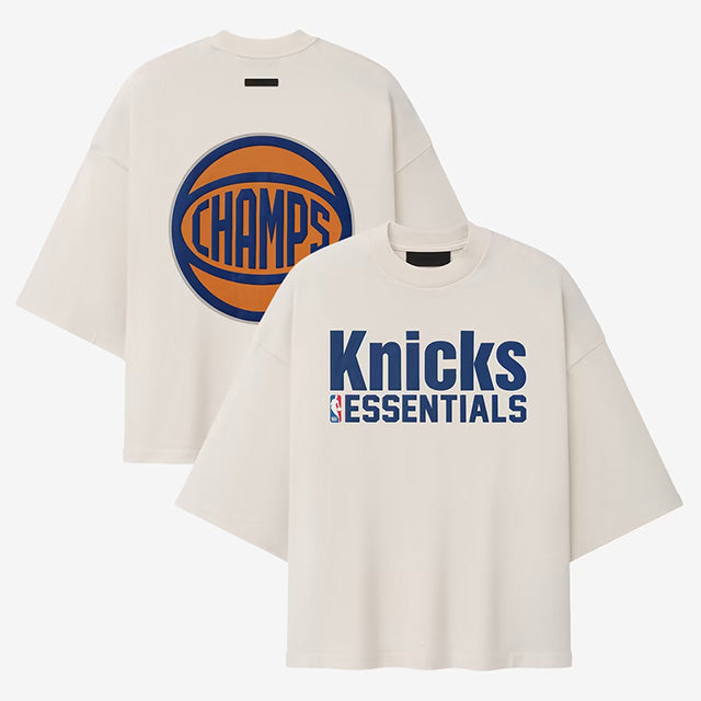 海外取寄 フィアーオブゴッド エッセンシャルズ Tシャツ ニューヨーク ニックス 2026 NBA FINALS CHAMPIONS MERCH T-SHIRT CREAM