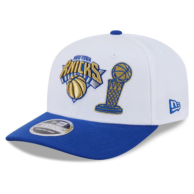 海外取寄 ニューエラ キャップ 9SEVENTY ニューヨーク ニックス 2026 NBA FINALS CHAMPIONS RING CEREMONY SNAPBACK CAP WHITE-BLUE
