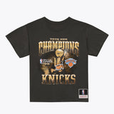 53年振りNBAファイナル優勝 海外取寄 ミッチェル＆ネス Tシャツ ニューヨーク ニックス 2026 NBA FINALS CHAMPIONS T-SHIRT BLACK