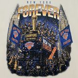 53年振りNBAファイナル優勝 海外取寄 ミッチェル＆ネス Tシャツ ニューヨーク ニックス 2026 NBA FINALS CHAMPIONS PARADE T-SHIRT CREAM
