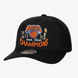 海外取寄 ミッチェル＆ネス ニューヨーク ニックス スナップバックキャップ THREE-TIME NBA FINALS CHAMPIONS TROPHY STRETCH SNAPBACK CAP BLACK