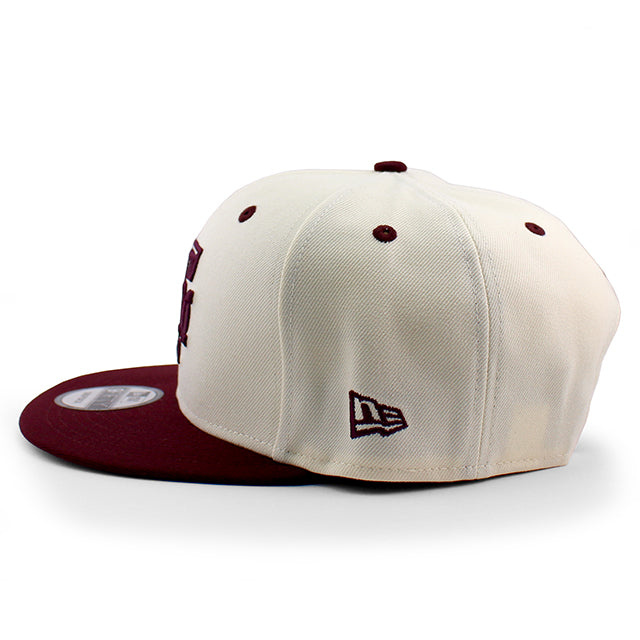 アディダスコラボ ニューエラ キャップ 9FIFTY テキサス A&M アギーズ NCAA ATM LOGO SNAPBACK CAP CHROME WHITE MAROON