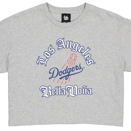 海外取寄 女性用 ニューエラ Tシャツ ロサンゼルス ドジャース ベラ ドーニャ WOMEN'S BOXY CROP T-SHIRT GREY