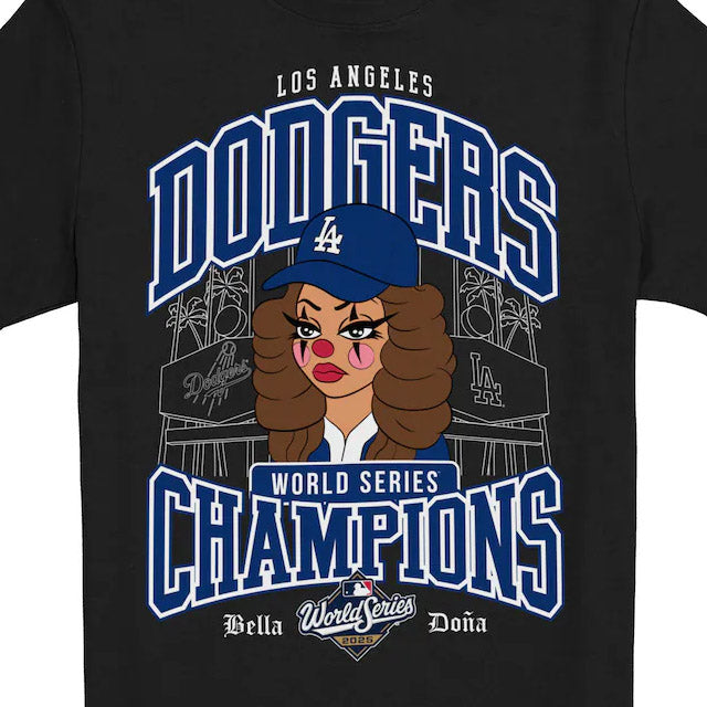 海外取寄 ニューエラ Tシャツ ロサンゼルス ドジャース ベラ ドーニャ 2025 WORLD SERIES CHAMPIONS CLOWN ICON T-SHIRT BLACK