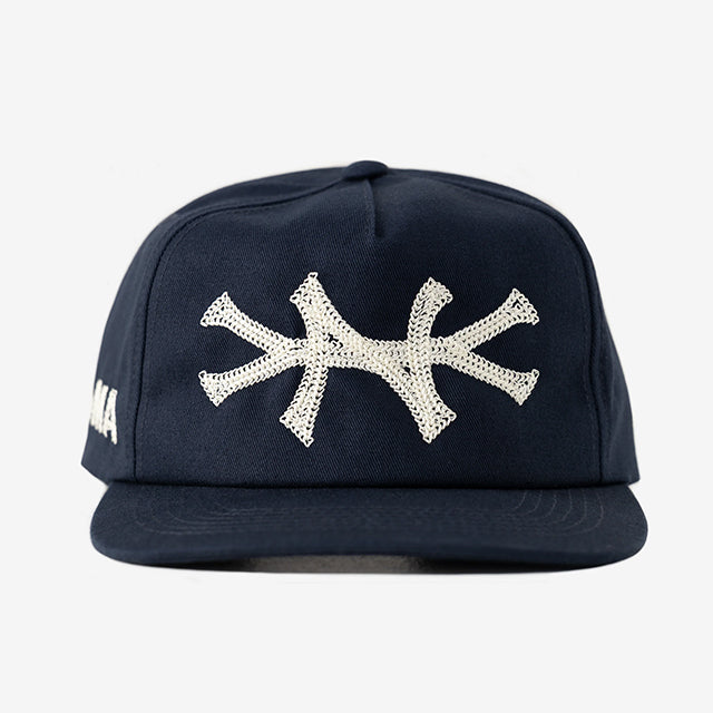 海外取寄 oMA STUDIOS スナップバックキャップ NY CHAIN STITCH SNAPBACK CAP NAVY