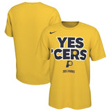 海外取寄 NIKE Tシャツ インディアナ ペイサーズ 2025 NBA PLAYOFFS POST ON COURT MANTRA T-SHIRT GOLD